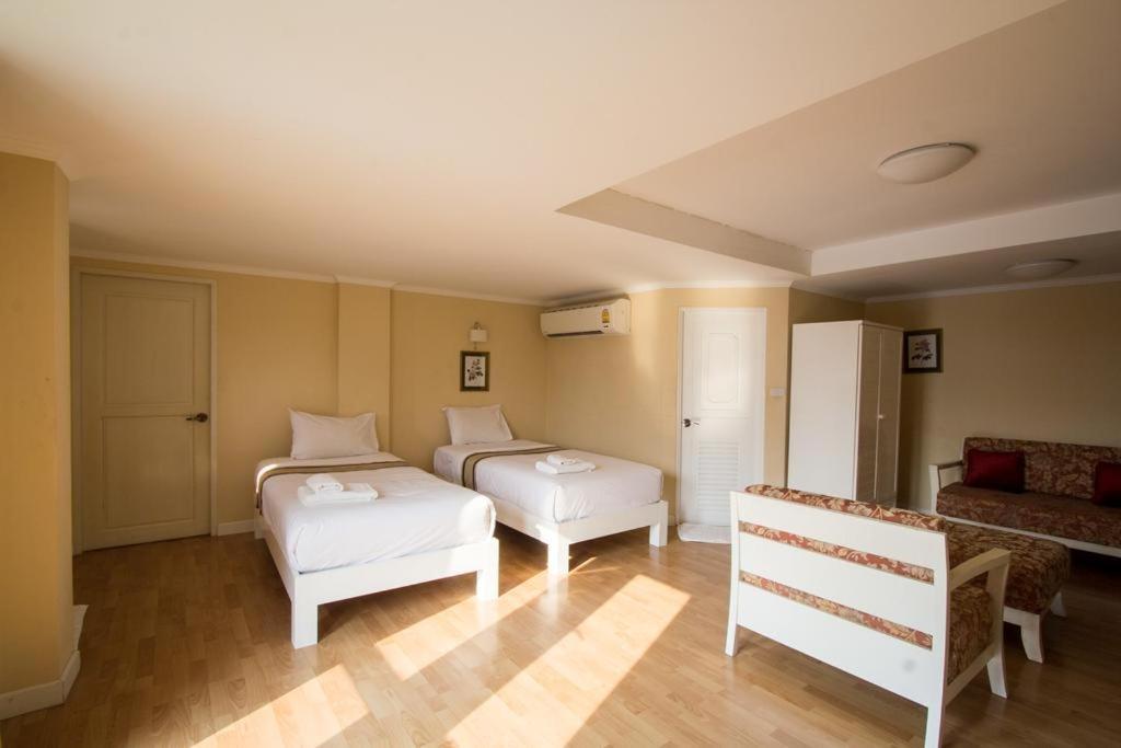 Triple Palms House Hotel Chiang Mai Luaran gambar