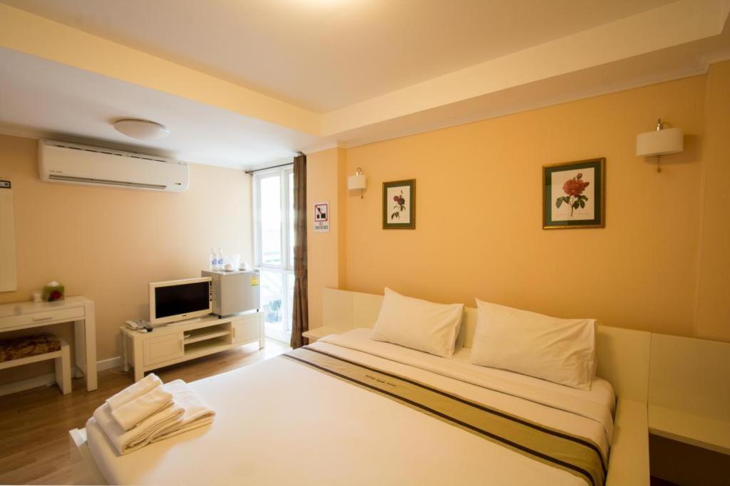 Triple Palms House Hotel Chiang Mai Luaran gambar